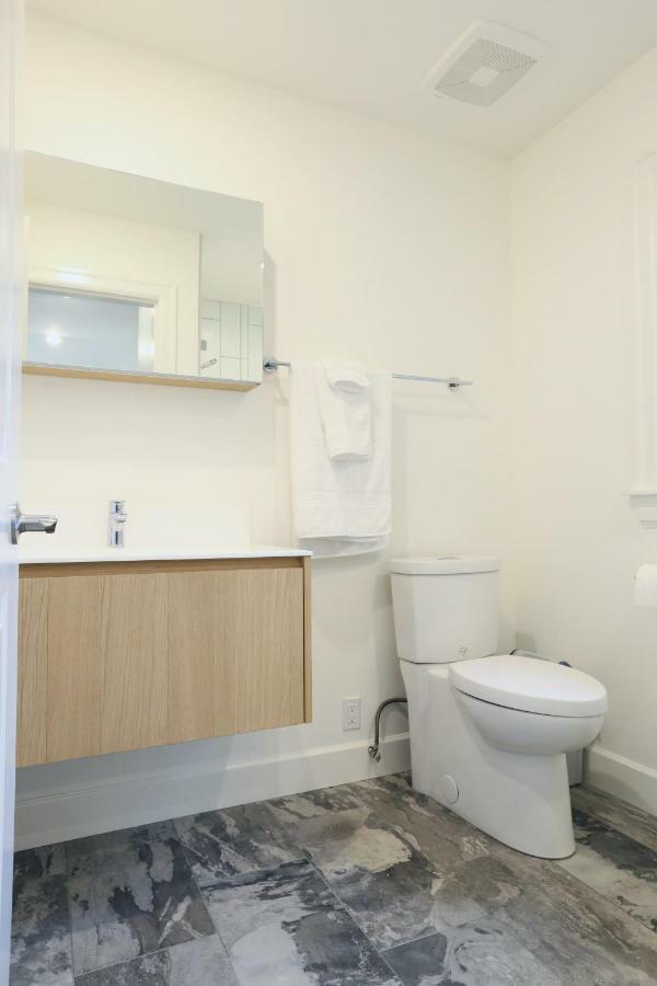 Vancouver Traveller B&B Экстерьер фото